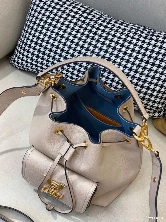 BUCKET LOCKME LOUIS VUITTON 1218